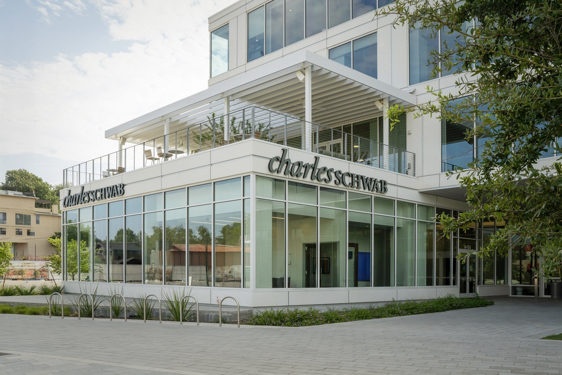 Charles Schwab Austin branch image from official press release