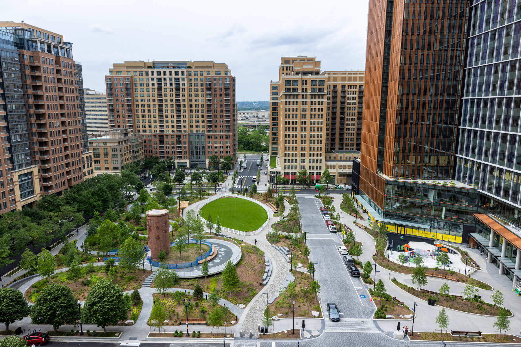 Amazon HQ2 Metropolitan Park buildings and landscaped public green space in Arlington, Virginia